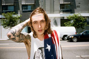 Bradley Soileau: da Lana Del Rey al NUDO integrale (tatuato) – le foto