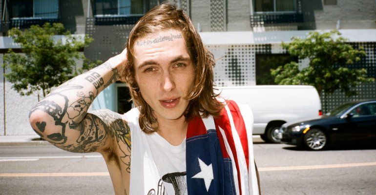 Bradley Soileau: da Lana Del Rey al NUDO integrale (tatuato) – le foto