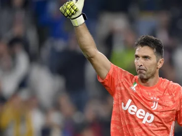 Gianluigi Buffon in mutande prima di Lazio-Juventus  – VIDEO e FOTO