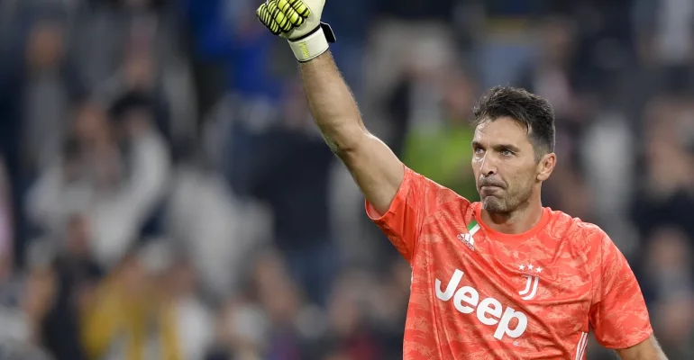 Gianluigi Buffon in mutande prima di Lazio-Juventus  – VIDEO e FOTO