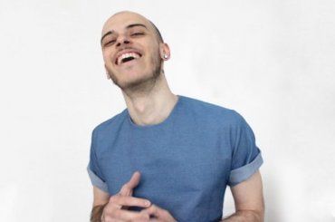 Vita da omosessuale a Rozzano: Jonathan Bazzi e la splendida lettara a Selvaggia Lucarelli