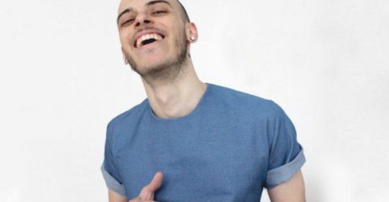 Vita da omosessuale a Rozzano: Jonathan Bazzi e la splendida lettara a Selvaggia Lucarelli