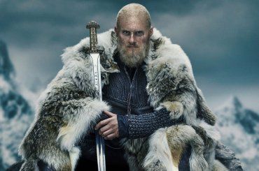 Vikings, Alexander Ludwig finalmente nudo – foto
