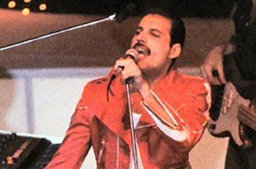 Freddie Mercury, le intime e inedite foto d’amore con il fidanzato Jim Hutton – gallery