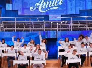 Costantino Imperatore, l’ex Amico di Maria che non ha paura di baciare il proprio compagno sui social – foto