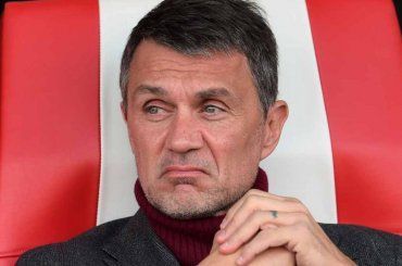 Paolo Maldini 50enne da urlo, la foto in costume di Novella 2000