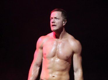 Dan Reynolds degliImagine Dragons, la trasformazione fisica in pochi mesi – foto
