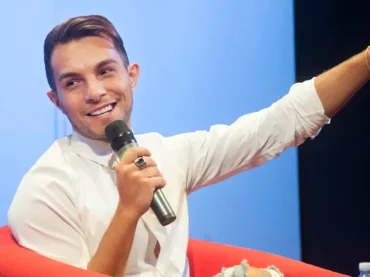 Marco Carta, primo bacio social al fidanzato – la foto