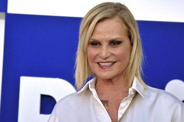 Simona Ventura ringrazia il pubblico di “Ballando” con un balletto personalizzato: “una femme fatale” VIDEO