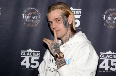 Aaron Carter a chiappe aperte nel suo primo porno Cam Show