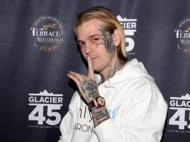 Aaron Carter a chiappe aperte nel suo primo porno Cam Show