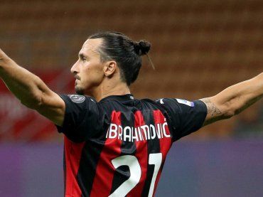 Zlatan Ibrahimovic, chiappe tatuate all’aria – il video Instagram