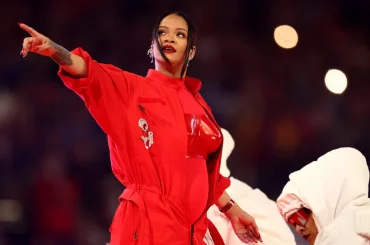 Rihanna e il nuovo disco: “Sarebbe ridicolo se non uscisse nel 2023”