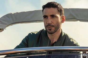 Miguel Angel Silvestre nudo su Esquire, le foto