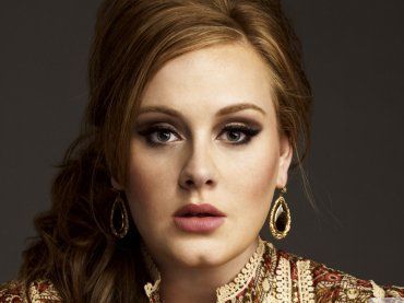 Adele a una fan che le chiede di sposarla: “Sono etero amore mio, mio marito è qui stasera” – VIDEO