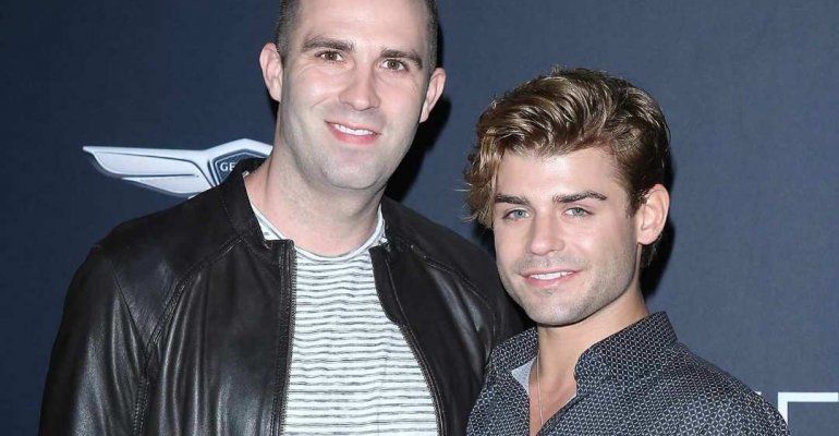 Garrett Clayton e Blake Knight festeggiano 12 anni di amore, la dolcissima dichiarazione