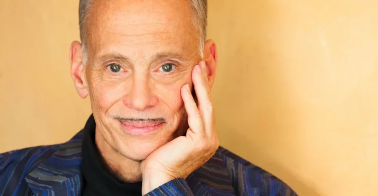 John Waters diventa stella sulla Hollywood Walk of Fame: “Più vicino alla fogna che mai!”