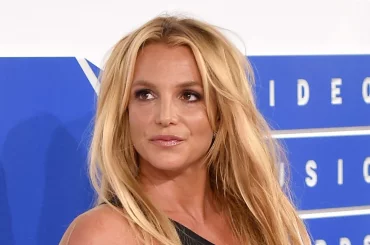 Britney Spears è in Italia? Nel dubbio ricorda il live ai VMA del 2001 con il pitone: “Ero spaventata”