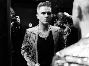 Robbie Williams, arriva la docuserie Netflix per i 25 anni di carriera solista. Il trailer