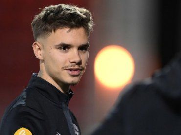 Romeo Beckham in costume, le foto social