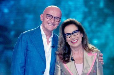 Surrealtà Grande Fratello, parolacce vietate e si prega a tavola prima di cena. Video