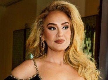 Adele confessa tutto durante un concerto: “Ero un’alcolista”