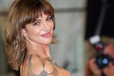 Asia Argento senza veli: la foto nella vasca da bagno fa impazzire i fan