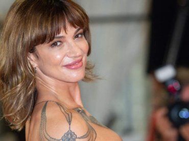 Asia Argento senza veli: la foto nella vasca da bagno fa impazzire i fan