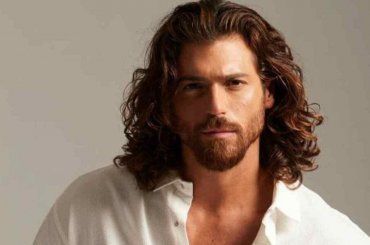 Can Yaman si scaglia contro un fan: il video diventa virale