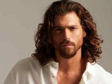 Can Yaman si scaglia contro un fan: il video diventa virale