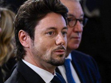 Andrea Giambruno torna a mostrarsi in pubblico: lo scatto dal barbiere diventa virale