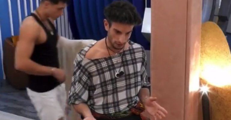Grande Fratello, Garibaldi sparla alle spalle di Beatrice: “Non gliene frega niente…”