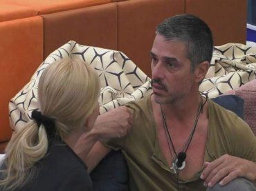 Grecia Colmenares contro Varrese: “Troppo insistente nella notte con Heidi”. Un video lo incastra