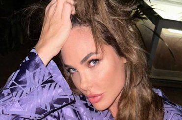 Ilary Blasi si gode la compagnia di Bastian e sfoggia una coperta da 1500 euro