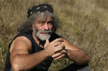 Mauro Corona, arriva la confessione inaspettata: “Ho ripreso a bere dopo 5 anni di astinenza”