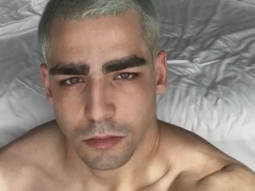 Omar Ayuso di Elite in mutande, è pacco social