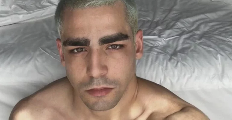 Omar Ayuso di Elite in mutande, è pacco social