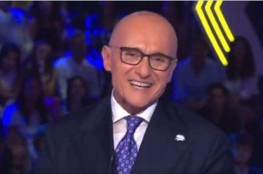 Alfonso Signorini, a quanto ammonta il cachet del celebre presentatore? La cifra