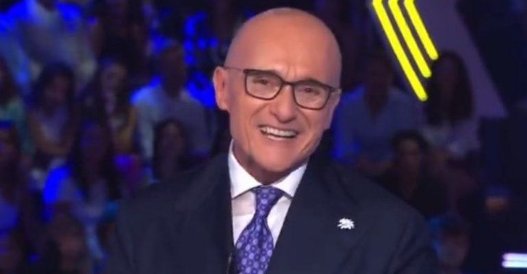 Alfonso Signorini, a quanto ammonta il cachet del celebre presentatore? La cifra