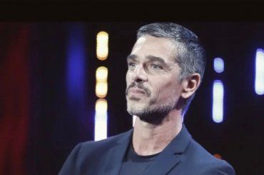 Grande Fratello: Varrese confessa di avere una persona fuori la Casa