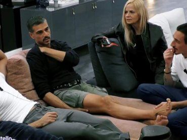 Grande Fratello, Massimiliano escogita un piano contro Beatrice