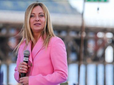 Rai Meloni è un disastro, l’Auditel è una sentenza e loro resuscitano Flavio Briatore con The Apprentice