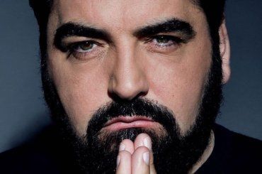 Antonino Cannavacciuolo è pazzo di lei, cosa penserà la moglie? E’ una passione travolgente