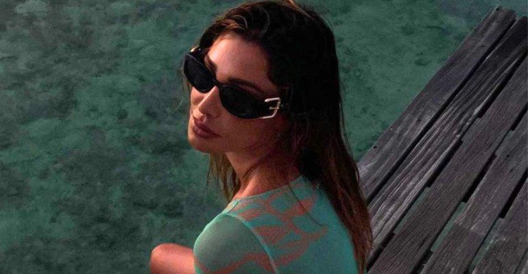 Belen Rodriguez posta una foto della madre, ma tutti pensano sia lei: la somiglianza è impressionante