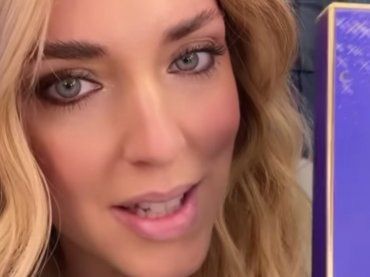 Chiara Ferragni, sostenitrice delle labbra nude: alle fan dà lezioni di make-up