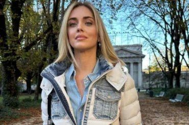 Halloween, Chiara Ferragni si traveste da Sharon Stone in Basic Istinct. I social: “Hai fatto vedere tutto”