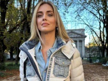 Halloween, Chiara Ferragni si traveste da Sharon Stone in Basic Istinct. I social: “Hai fatto vedere tutto”