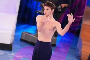 Amici, il mistero del ballerino visto al McDonalds: cosa sta succedendo