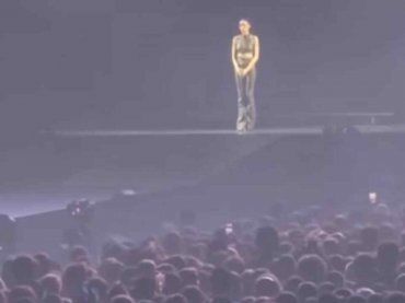 Elodie, il gesto commovente sul palco a Napoli: in ricordo di Giulia Cecchettin