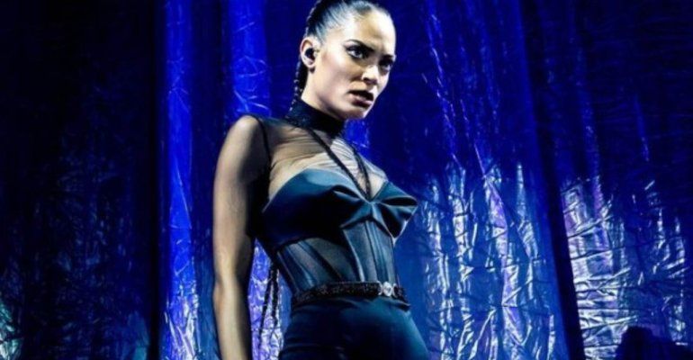 Elodie ed il rituale segreto prima di un concerto | La cantante smascherata da Emma Marrone